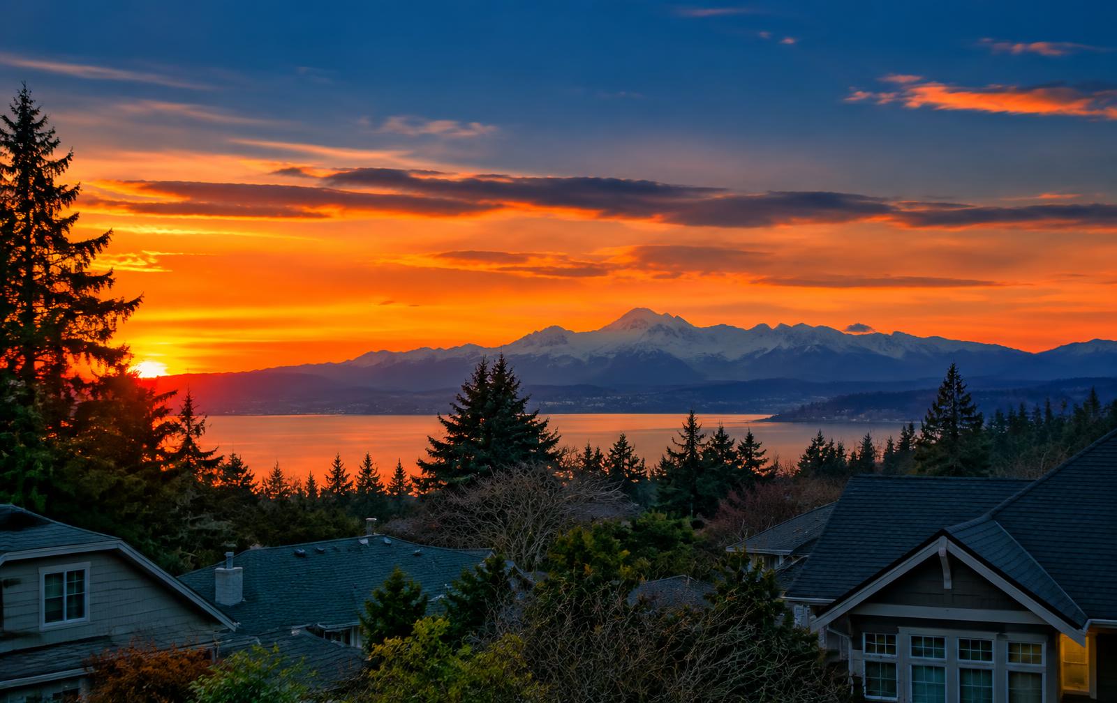 Sunset over rooftops and mountains in the Pacific Northwest